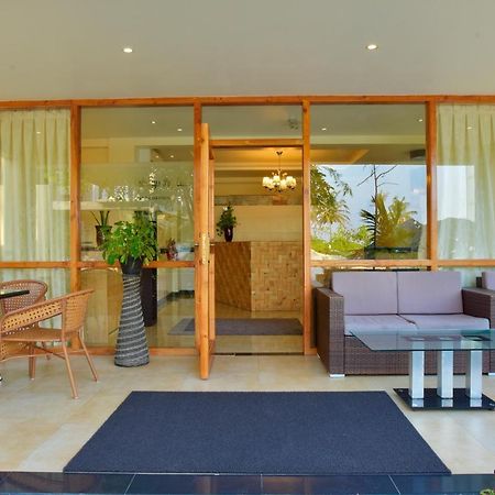 Crystal Beach Inn Malé Buitenkant foto