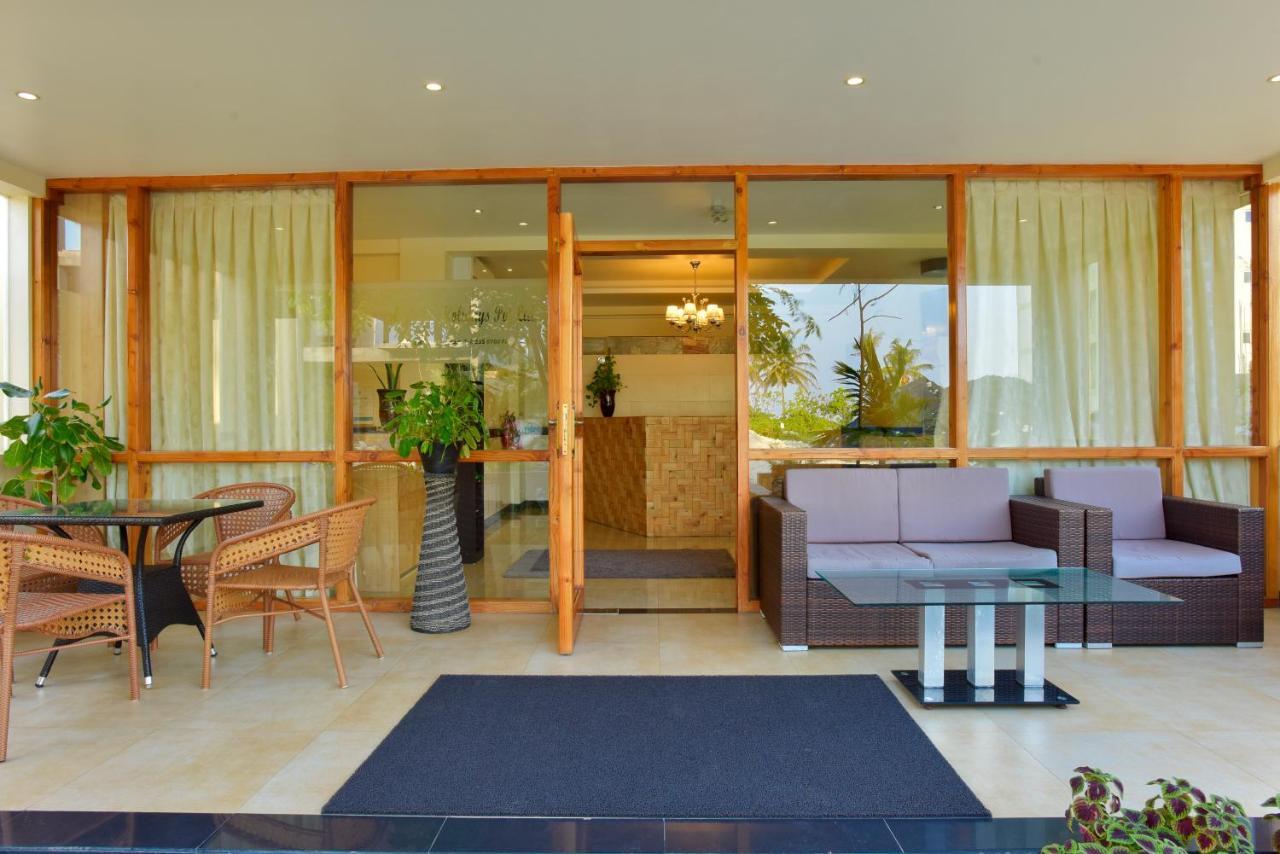 Crystal Beach Inn Malé Buitenkant foto