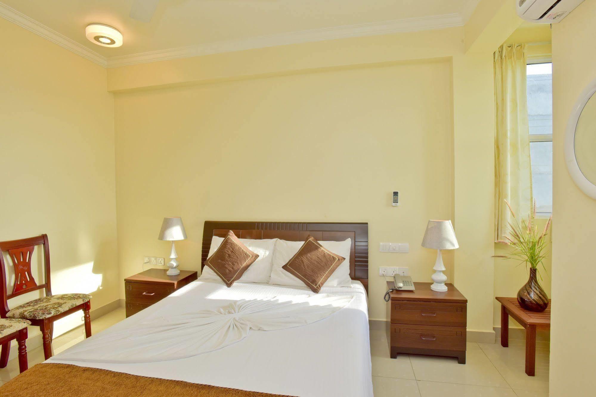 Crystal Beach Inn Malé Buitenkant foto